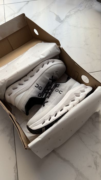 кросівки on cloudtilt