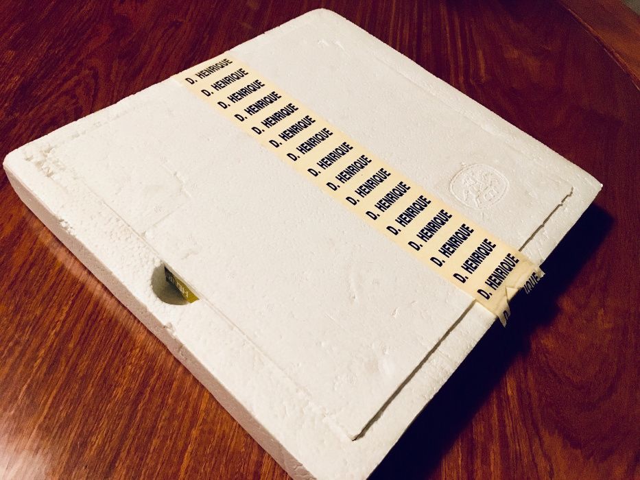 Livro CTT "Henrique o Navegador" coleção selos filatelia correios