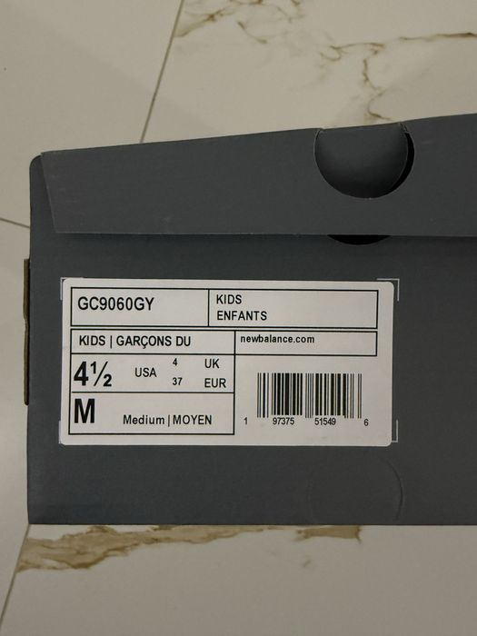 Кросівки NEW BALANCE MODEL 9060 37 розмір