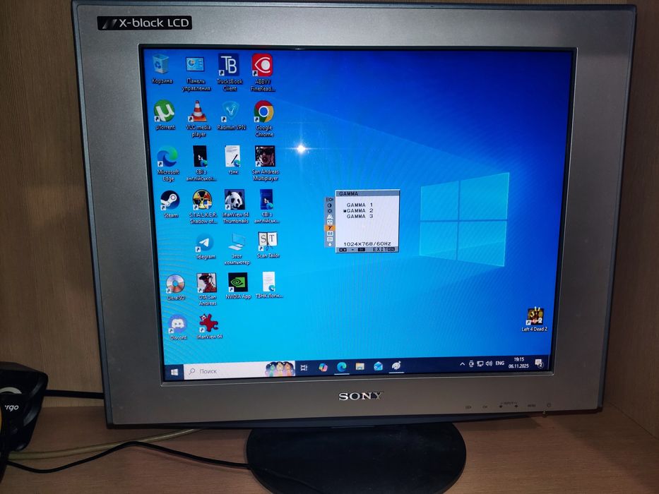 Монітор Sony sdm-hs74p 
Lg Flatron 575le