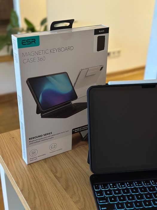 ESR keyboard na iPada 11 cali.