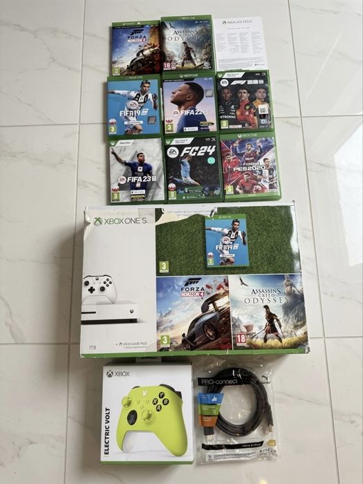 Zestaw Xbox One S 1TB | Pad Electric Volt | Pudełko + 8 Gier!