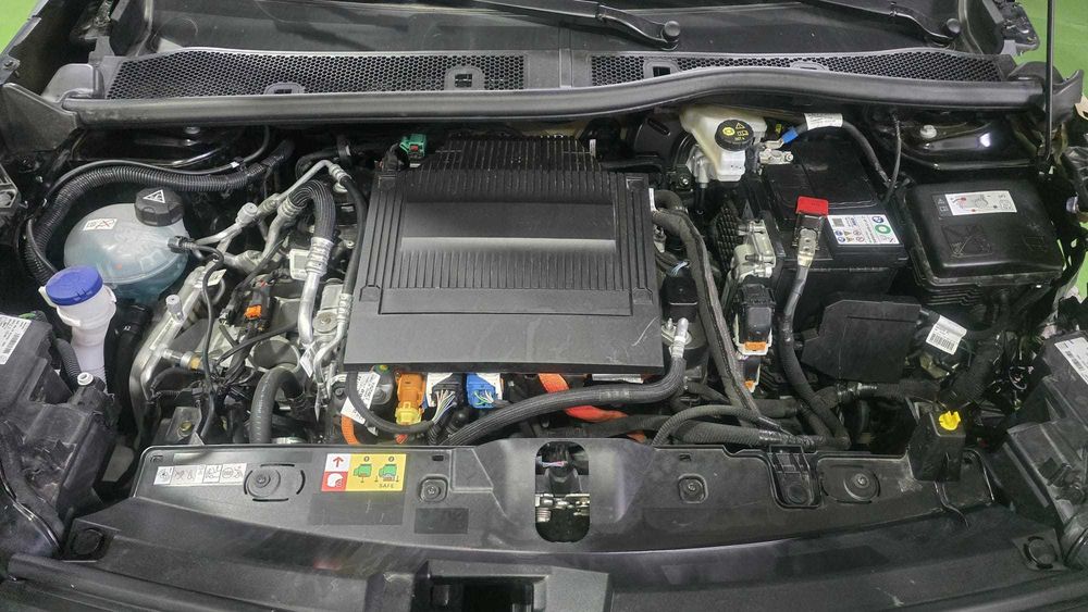 Peugeot e-2008 50 Kwh Active - Salvado