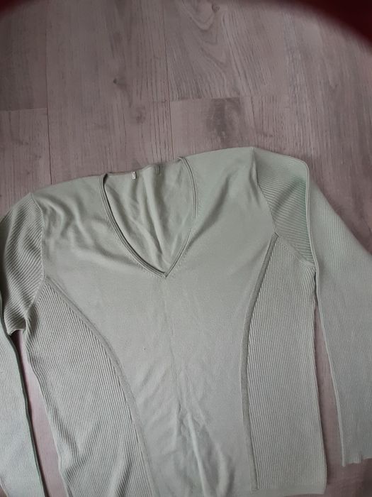 Sweter damski w szpic.