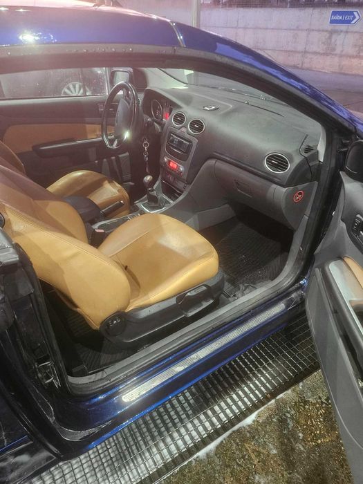 Drivable Ford Focus Cabriolet Repair object