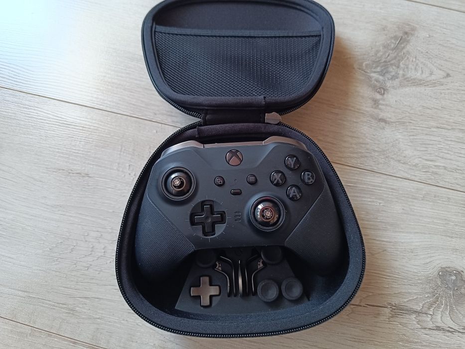 Kontroler Xbox One Elite 2 + etui