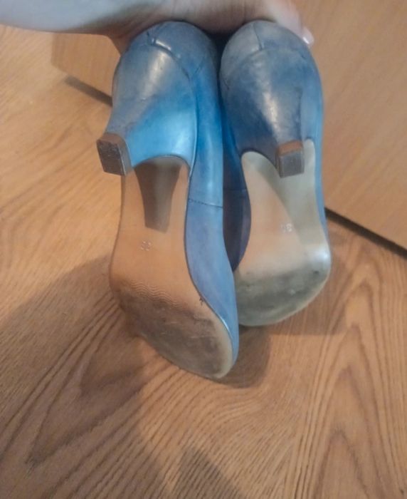 Buty na obcasie, odkryte palce