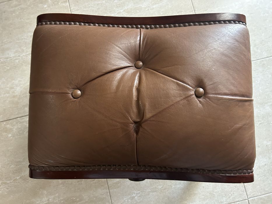 Canape em pele e banco pes