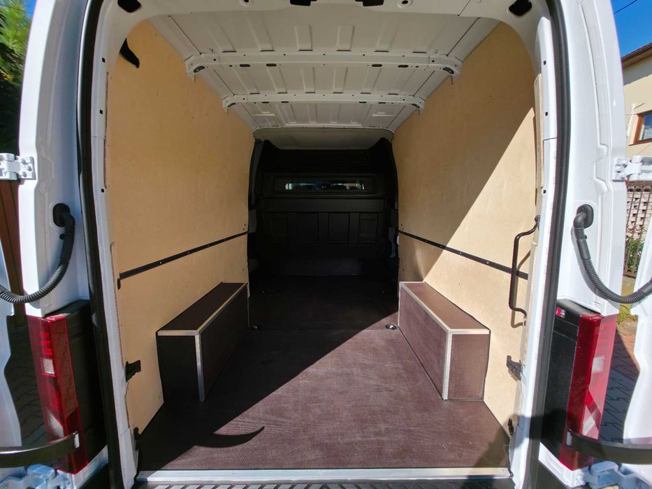Zabudowa zabezpieczenie ze sklejki Renault Master van