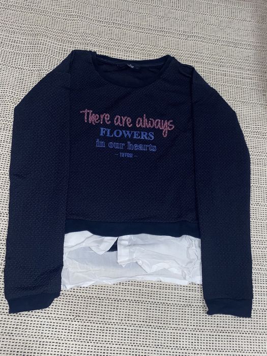 sweat azul escura “There are alvays FLOWERS im our hearts”