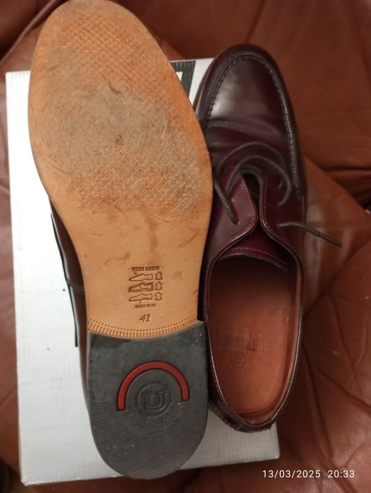 10€ cada par de sapatos em pele
