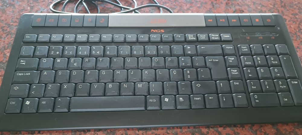 Teclado para Computador - a funcionar - BARATÍSSIMO