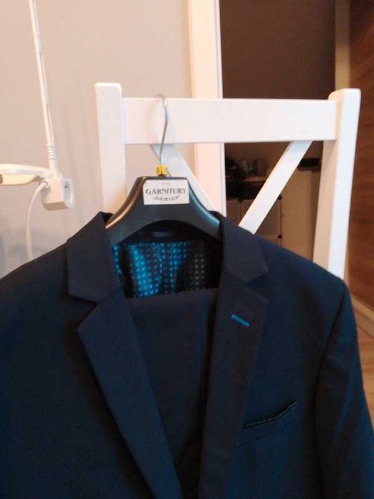 Garnitur granatowy marynarka plus spodnie