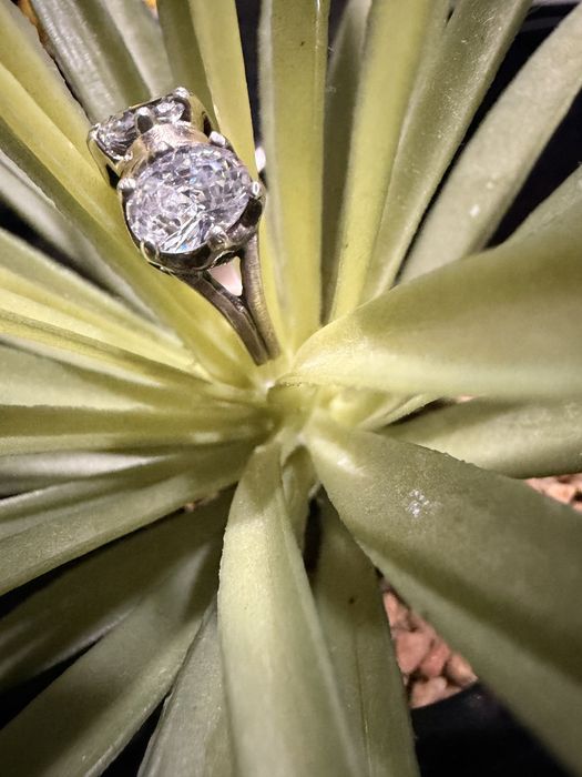 Anel senhora  com pedras em prata