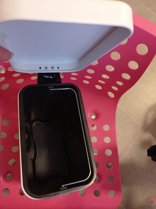 Caixote do lixo branco