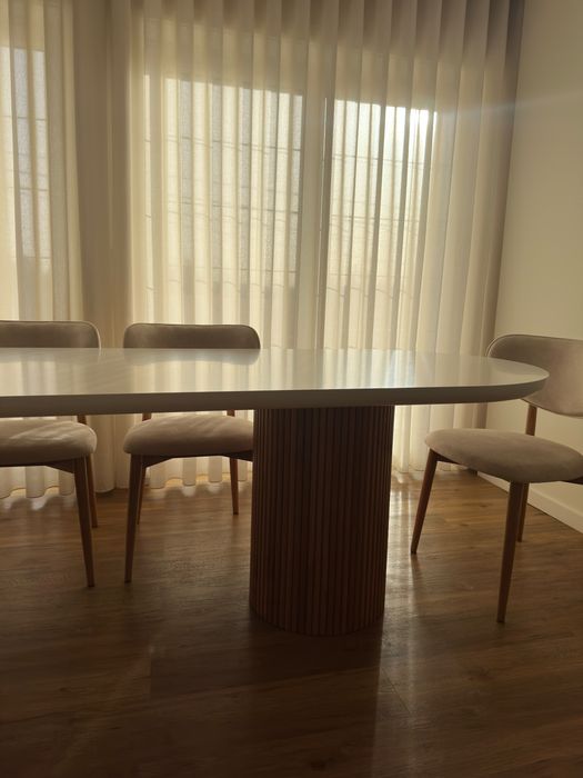 Mesa de Jantar Oval com Pés Ripados + 6 Cadeiras
