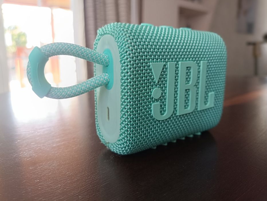 Аккумуляторная колонка Jbl go 3 . Jbl charge 5.