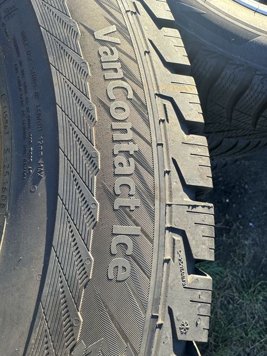 Комплект шипованной резины 225/65/16с Continental