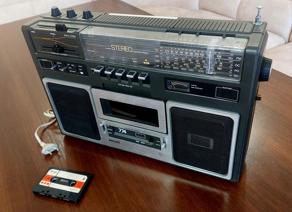 Магнитола  Philips 714