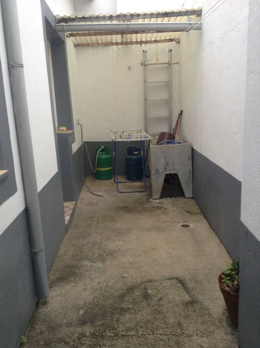 T2 dentro das muralhas às Portas de Avis