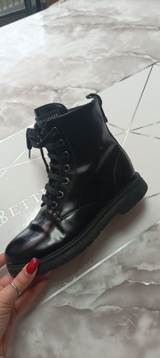 Продам взуття на дівчинку