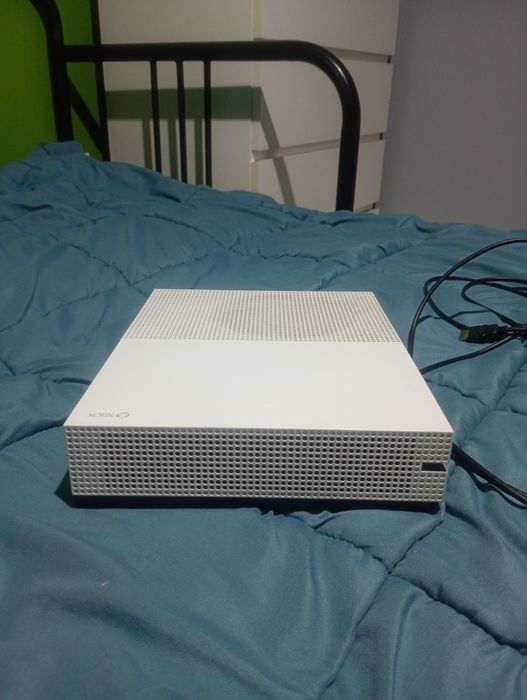 Xbox one s  1TB w 100% sprawny