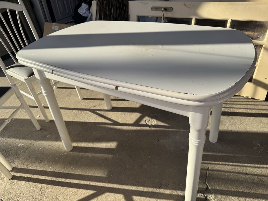 Mesa de cozinha extensível com 4 cadeiras!