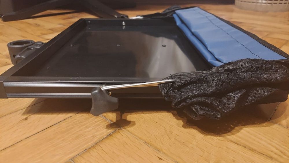 Półka boczna z parawanem