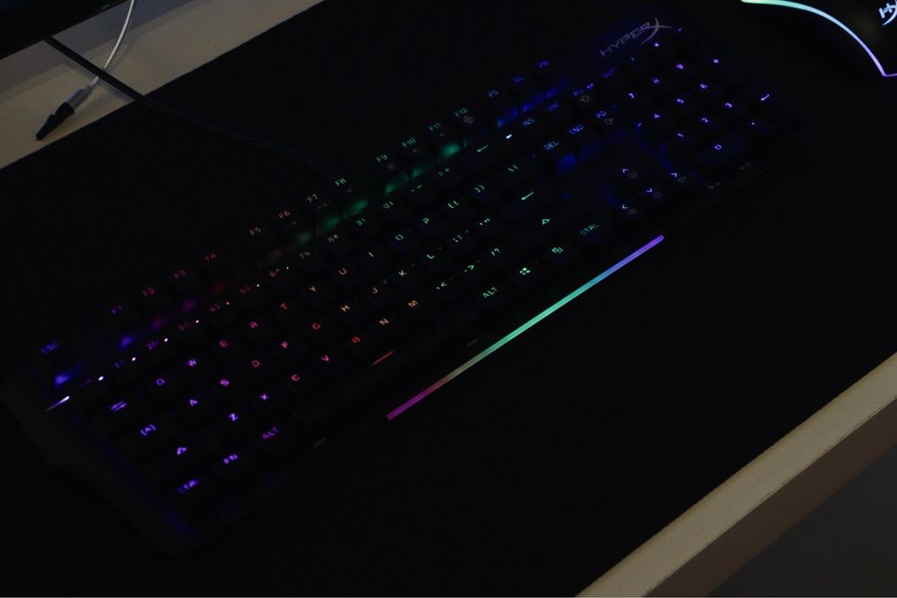 Teclado HyperX Alloy MKW100