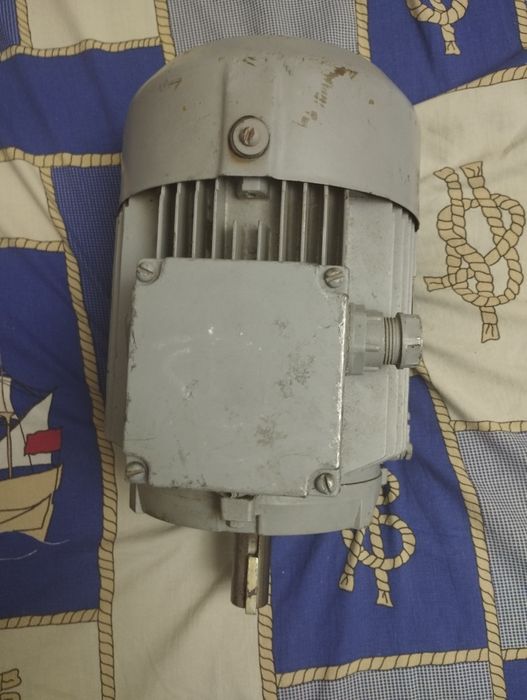 Двигатель асинхронный АИР80В8У3