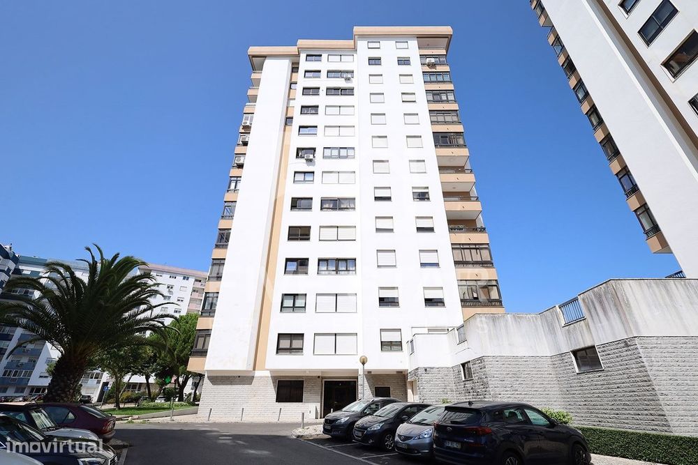Arrendamento - T3 Amplo - Carnaxide - Garagem e Arrecadação