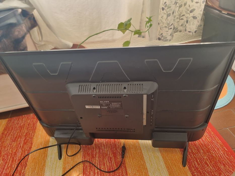 Televisão Silver de 32 polegadas