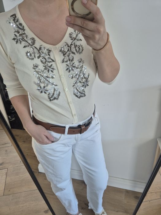 Sweter kremowy z cekinami futurystyczny wiskoza viscose do pracy