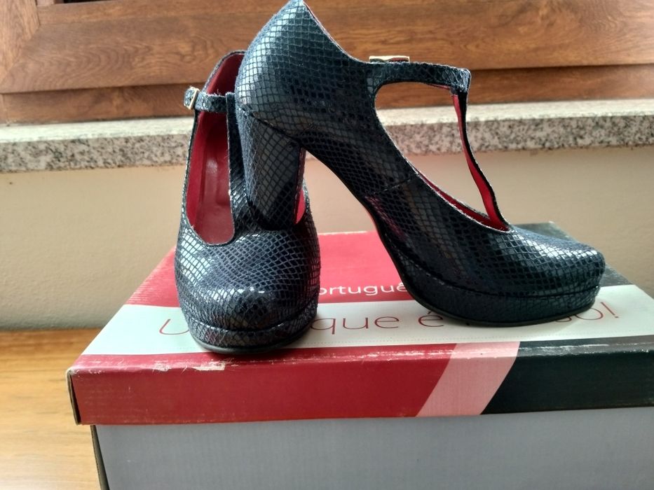 Sapatos fechados 35