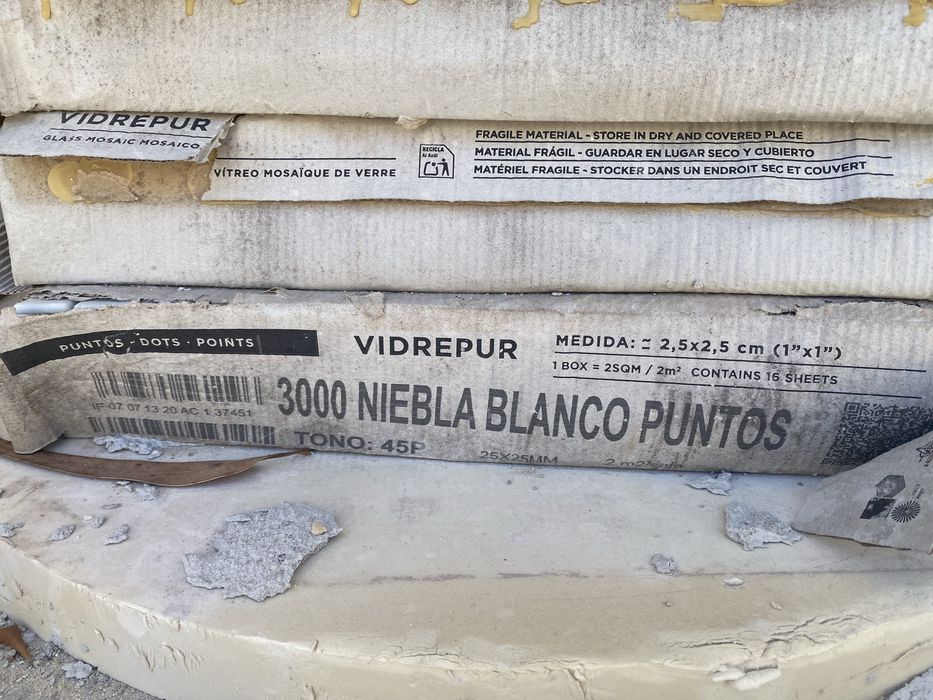Vendo 24m2 pastilha piscina