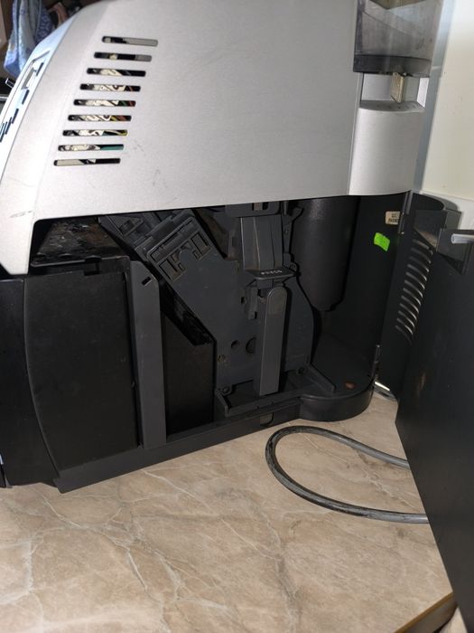 Продам кавомашину Saeco