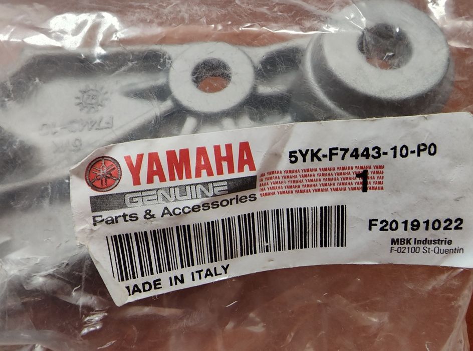 Yamaha MT-03 660 Suporte peseira direito