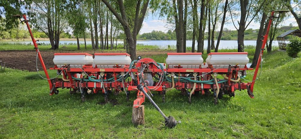 Широкорядна сівалка агромастєр 8