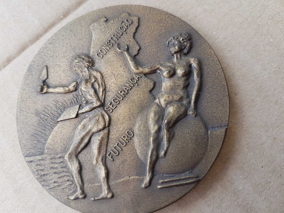 9 Medalhas Comemorativas em Bronze - 3 euros cada