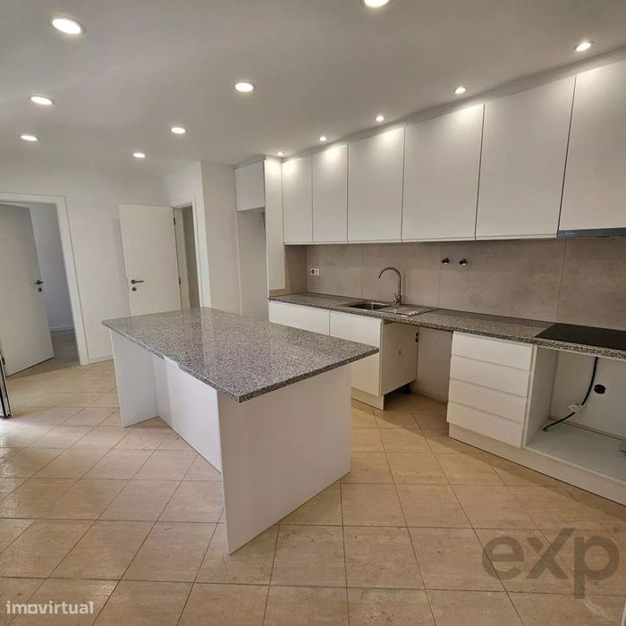 Moradia Térrea T3 Remodelada no Parchal