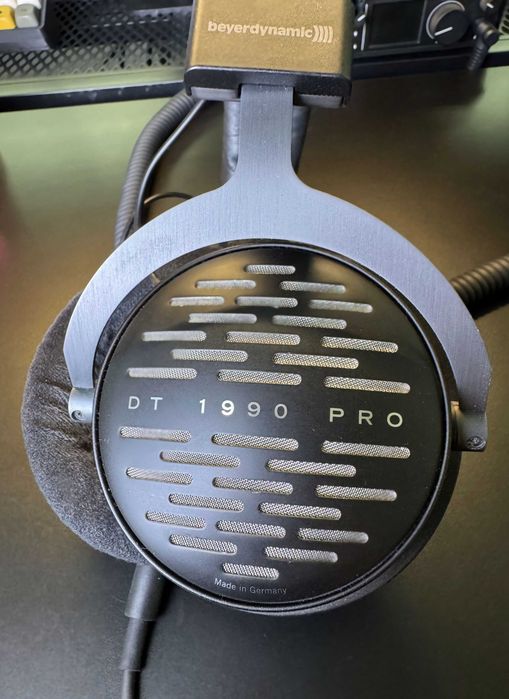 Студійні навушники Beyerdymamic DT 1990 Pro