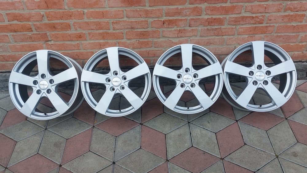 Диски Dezent R17 5x114,3 ET40 J7,0 ЦО: 71,6 мм Renault Toyota Lexus Honda Mazda Hyundai KIA Mitsubishi Nissan Jeep