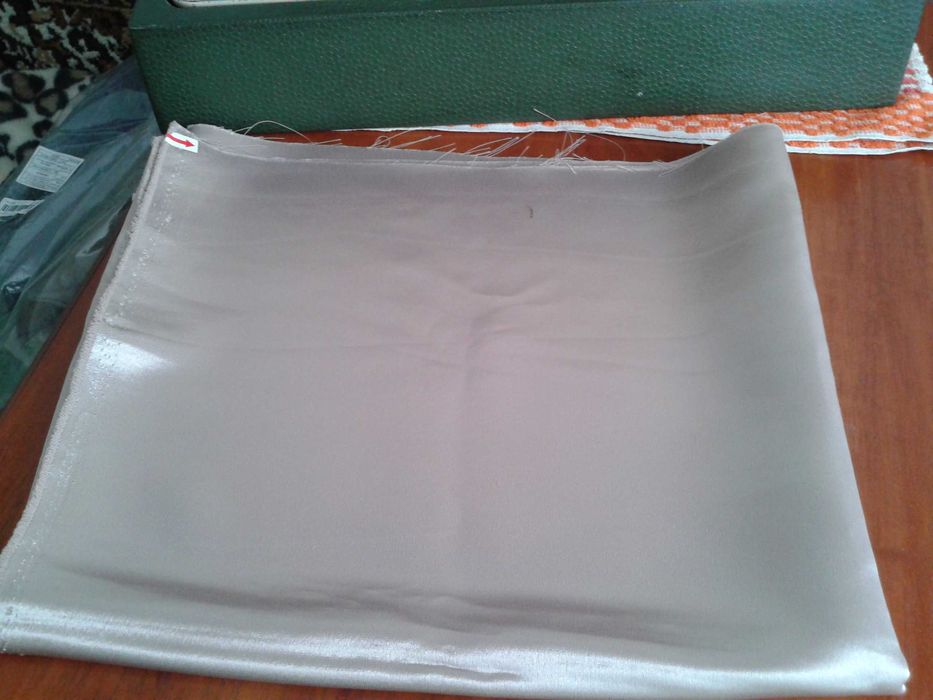 Продам атласную ткань 1,5х0,62м ( цена за отрез)