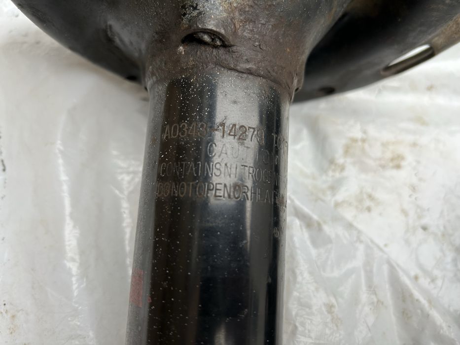 Амортизатори, стійки Lexus/Toyota