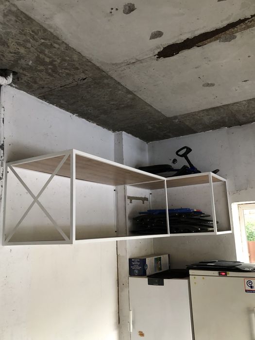 Підвісні стелажі