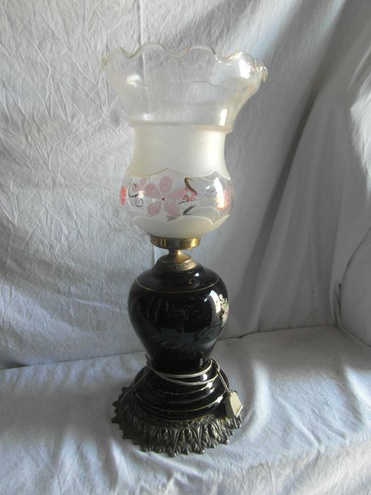 Candeeiro em louça e metal