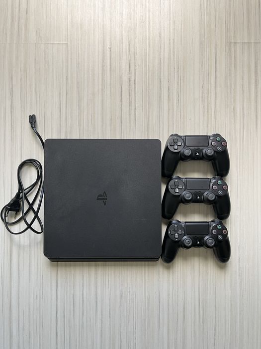 PS4 Slim 1 TB + 3 pady | Bardzo dobry stan | Po serwisie