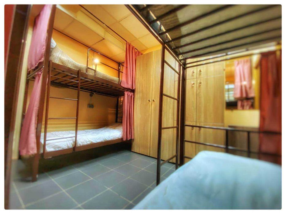 Комфортний хостел з гарним ремонтом. Метро Голосіївська 5 хвилин пішки