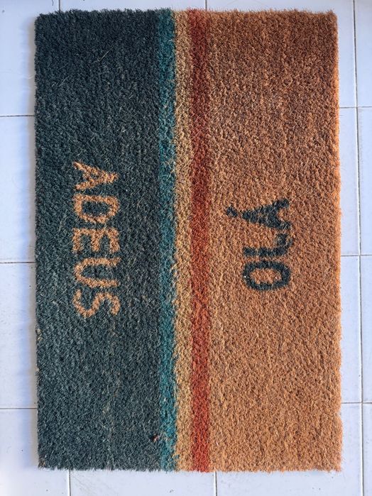 Tapete de entrada em fibra de coco "Olá / Adeus" | Coir doormat "Olá / Adeus" (Hello / Goodbye)