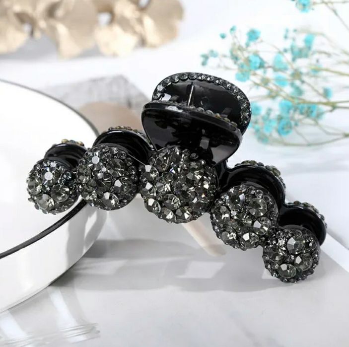 Красиві заколочки зі стразами